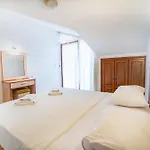 Suzanne Hotel & Restaurant