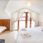 Suzanne Hotel & Restaurant